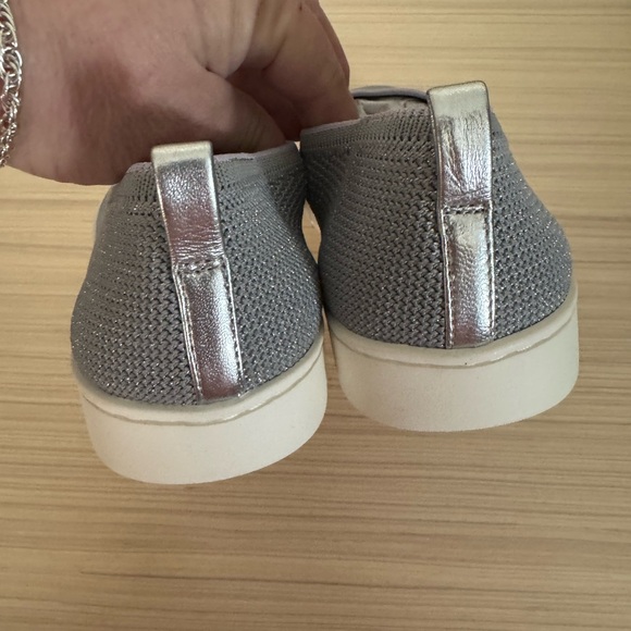 Vionic Uptown Skimmer Flats - new in box, size 7W - Picture 2 of 8